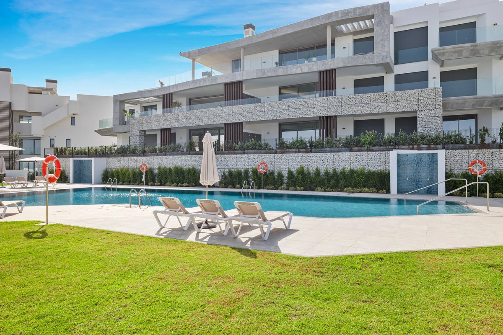 Ground Floor Apartment for sale in Benahavis