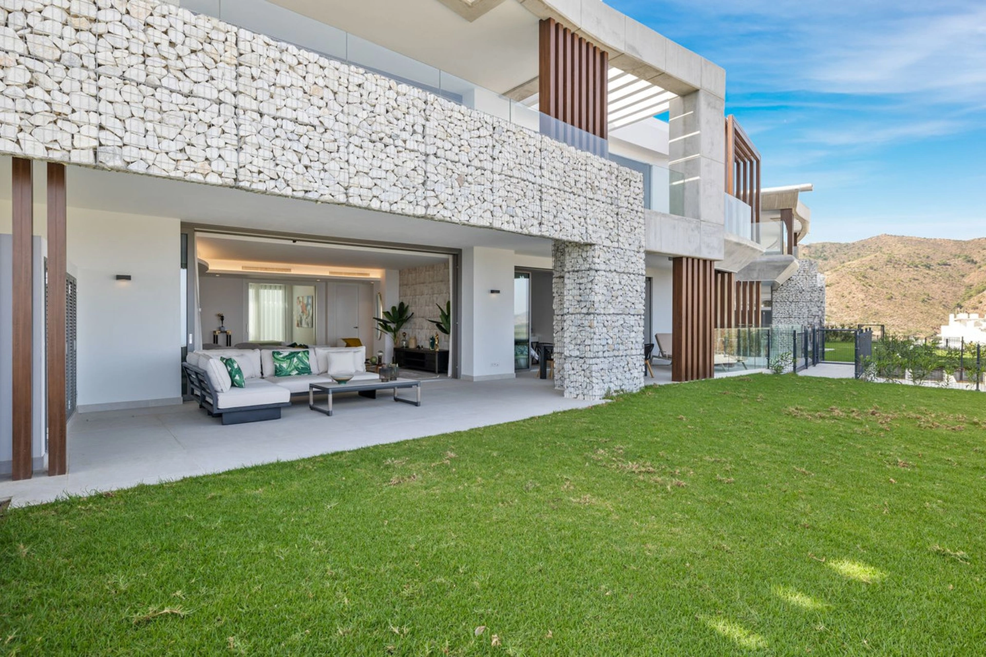Ground Floor Apartment for sale in Benahavis