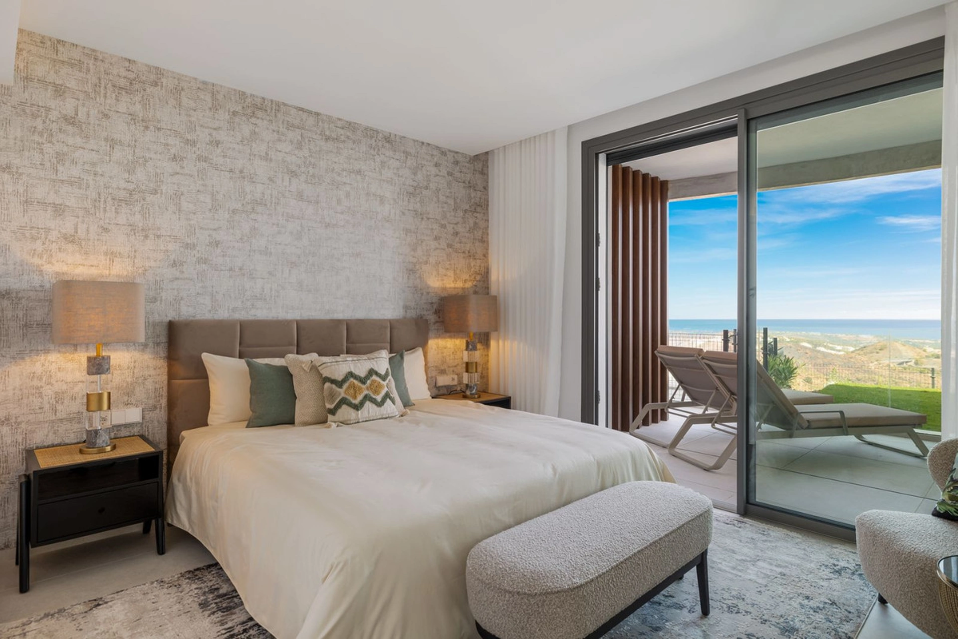 Ground Floor Apartment for sale in Benahavis