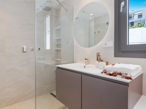 Ground Floor Apartment for sale in Benahavis