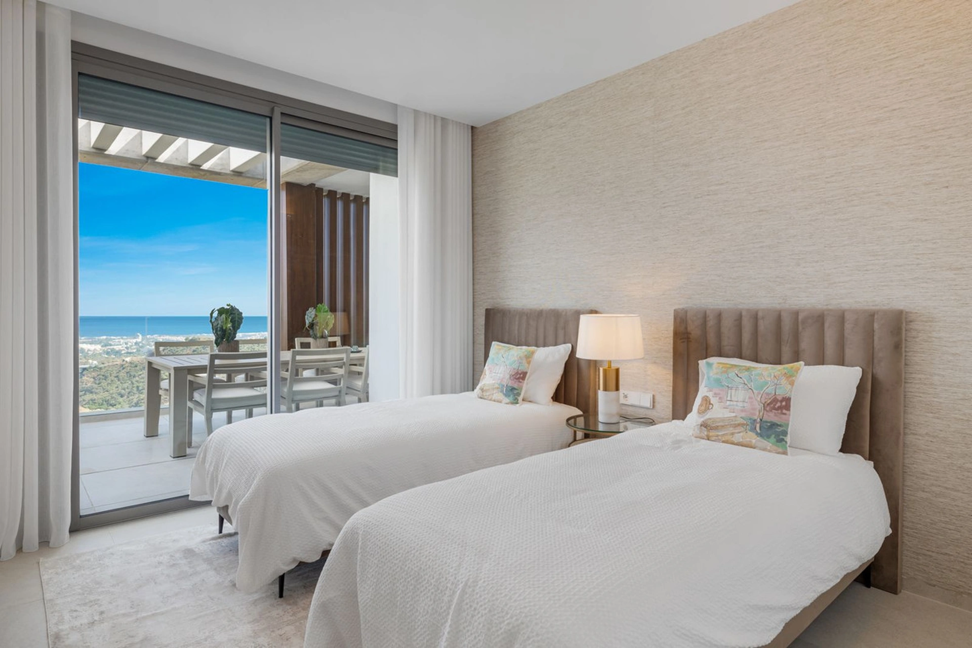 Ground Floor Apartment for sale in Benahavis
