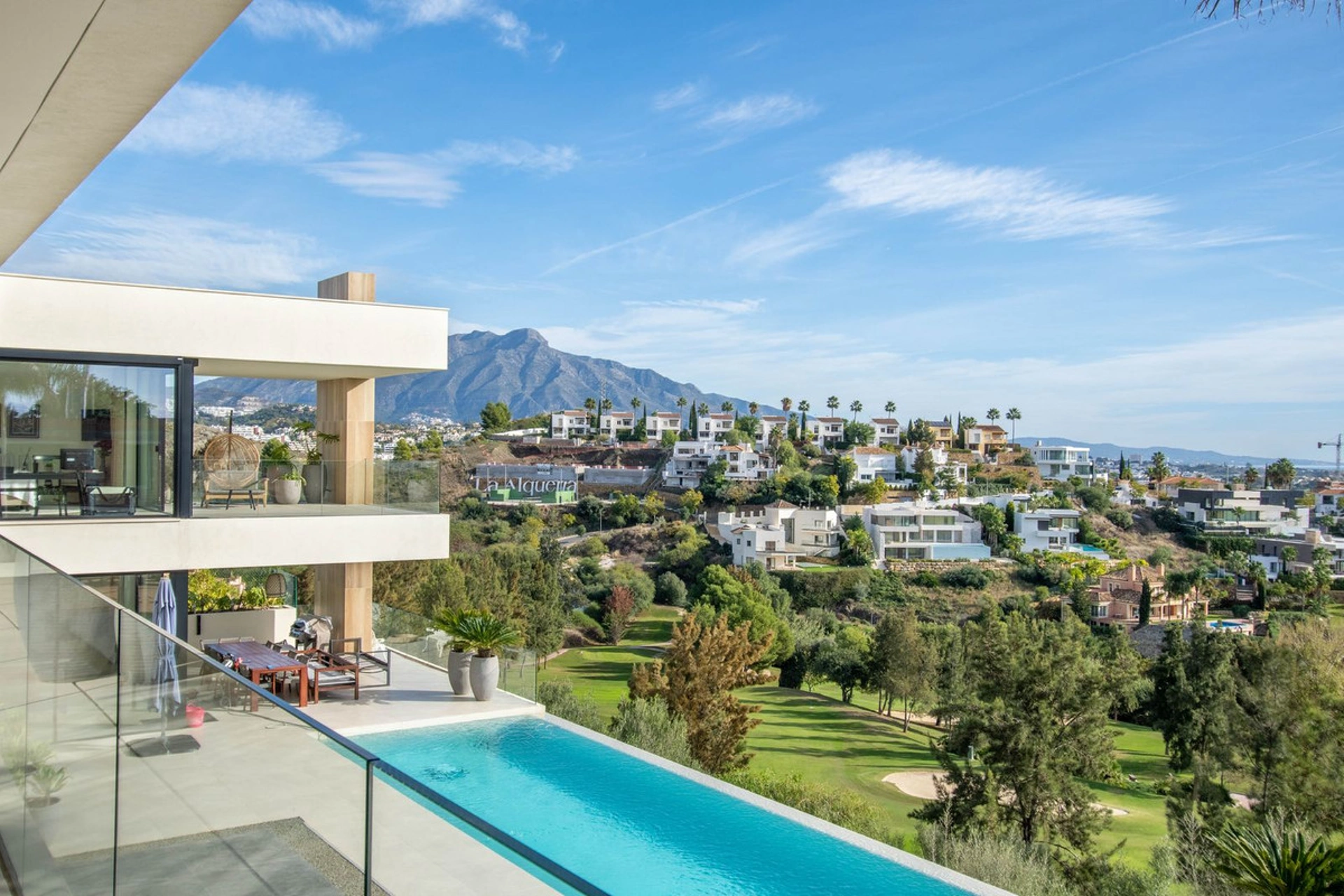 Villa for sale in Benahavis