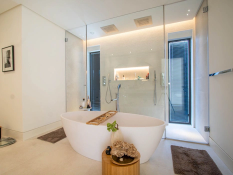 Villa for sale in Benahavis