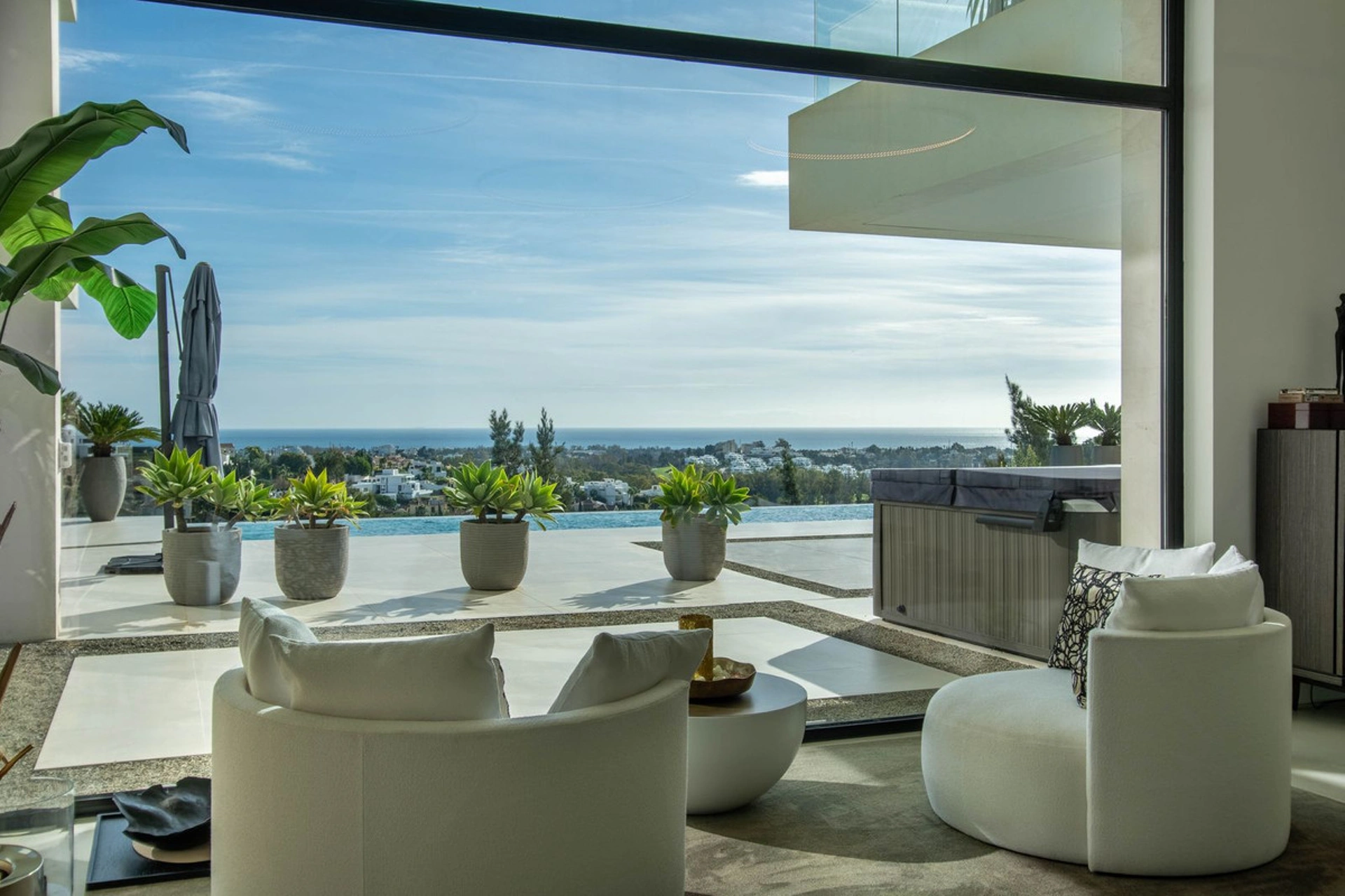 Villa for sale in Benahavis