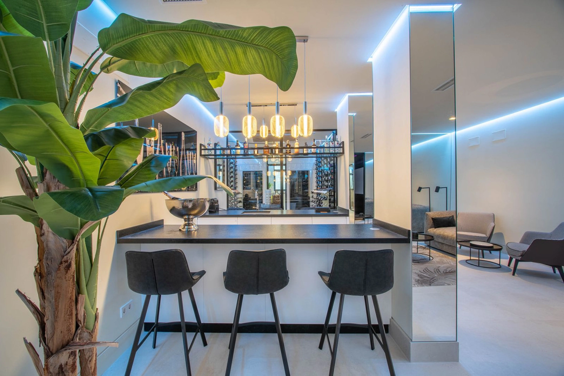 Villa for sale in Benahavis