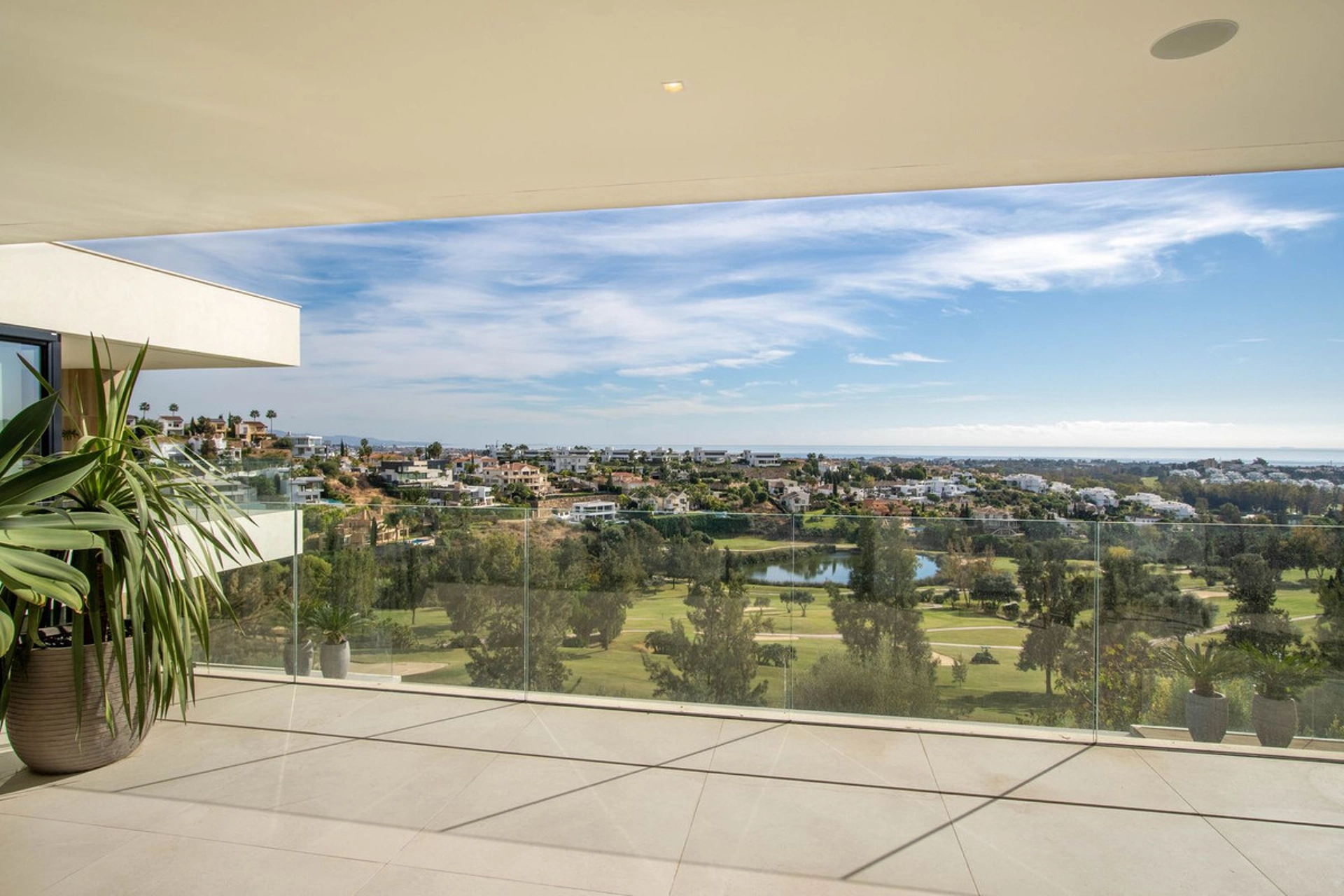 Villa for sale in Benahavis