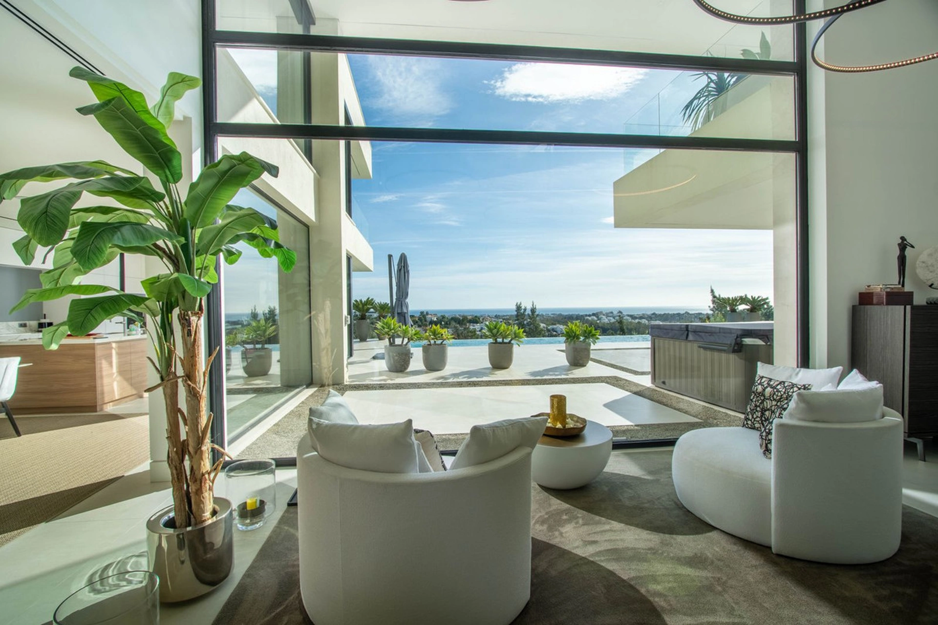 Villa for sale in Benahavis