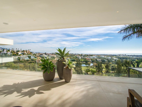 Villa for sale in Benahavis