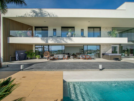 Villa for sale in Benahavis