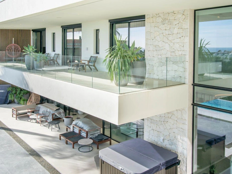 Villa for sale in Benahavis