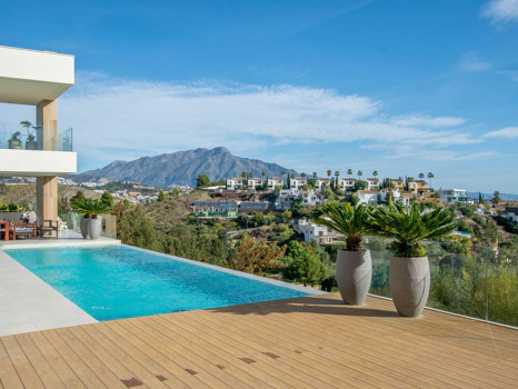 Villa for sale in Benahavis