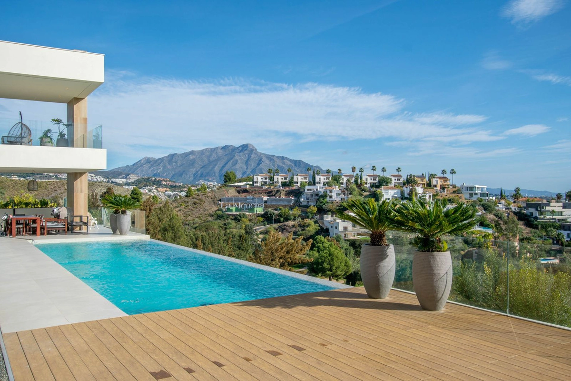 Villa for sale in Benahavis