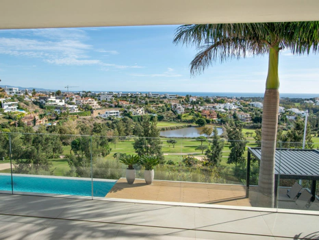 Villa for sale in Benahavis