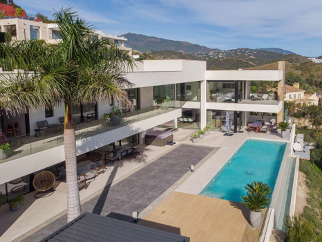 Villa for sale in Benahavis