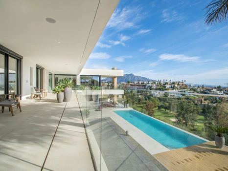 Villa for sale in Benahavis