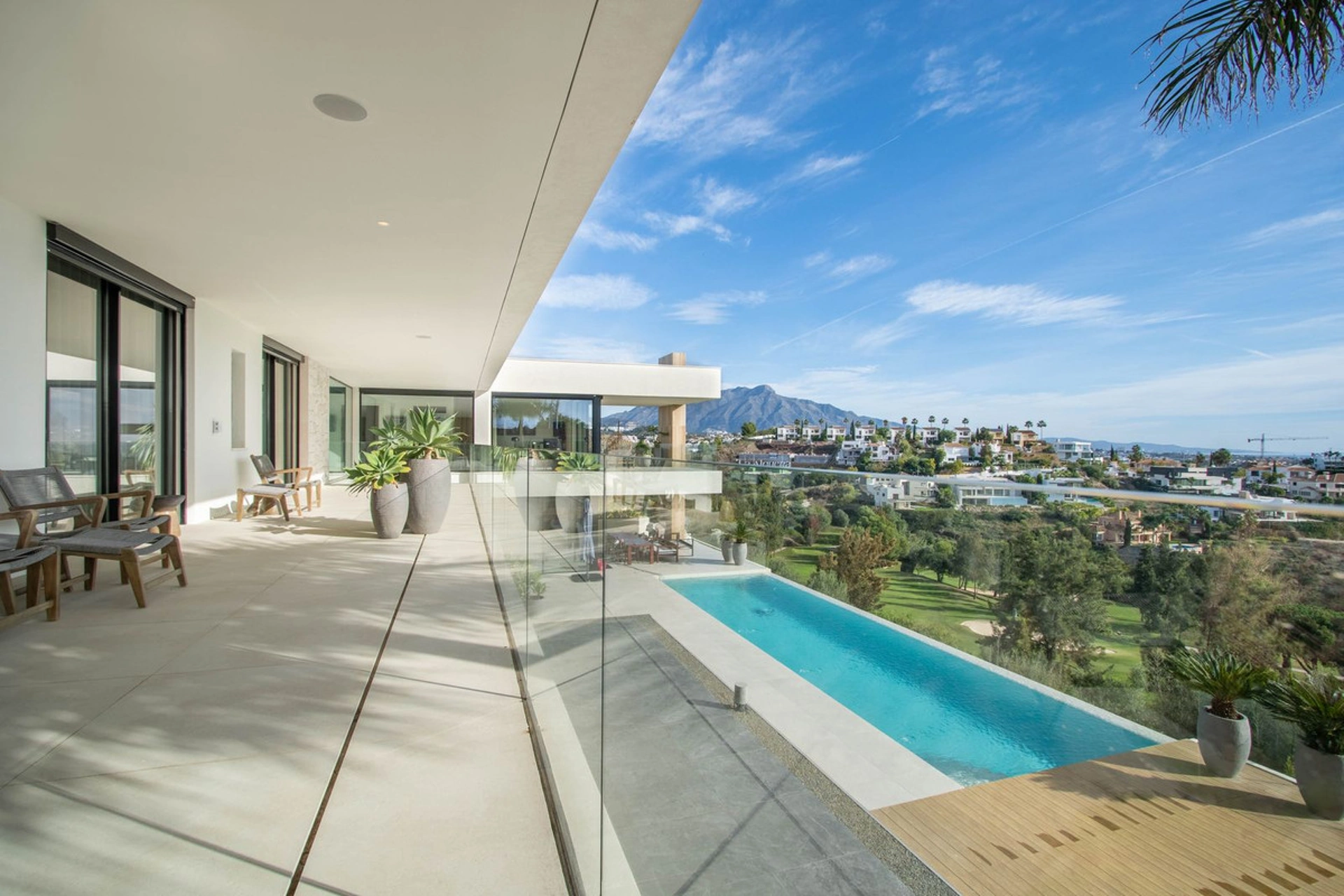 Villa for sale in Benahavis