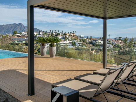 Villa for sale in Benahavis