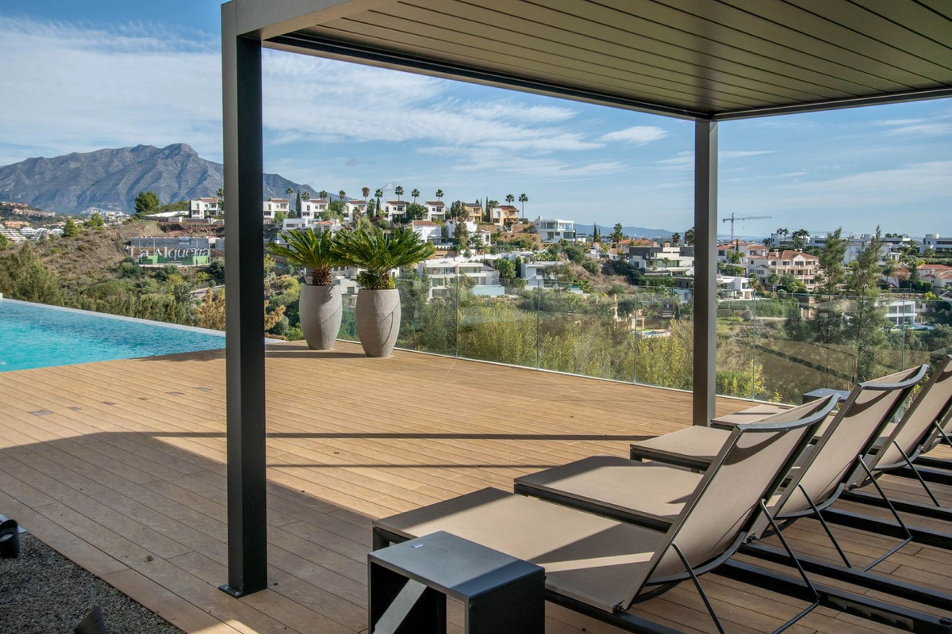 Villa for sale in Benahavis