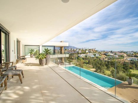 Villa for sale in Benahavis