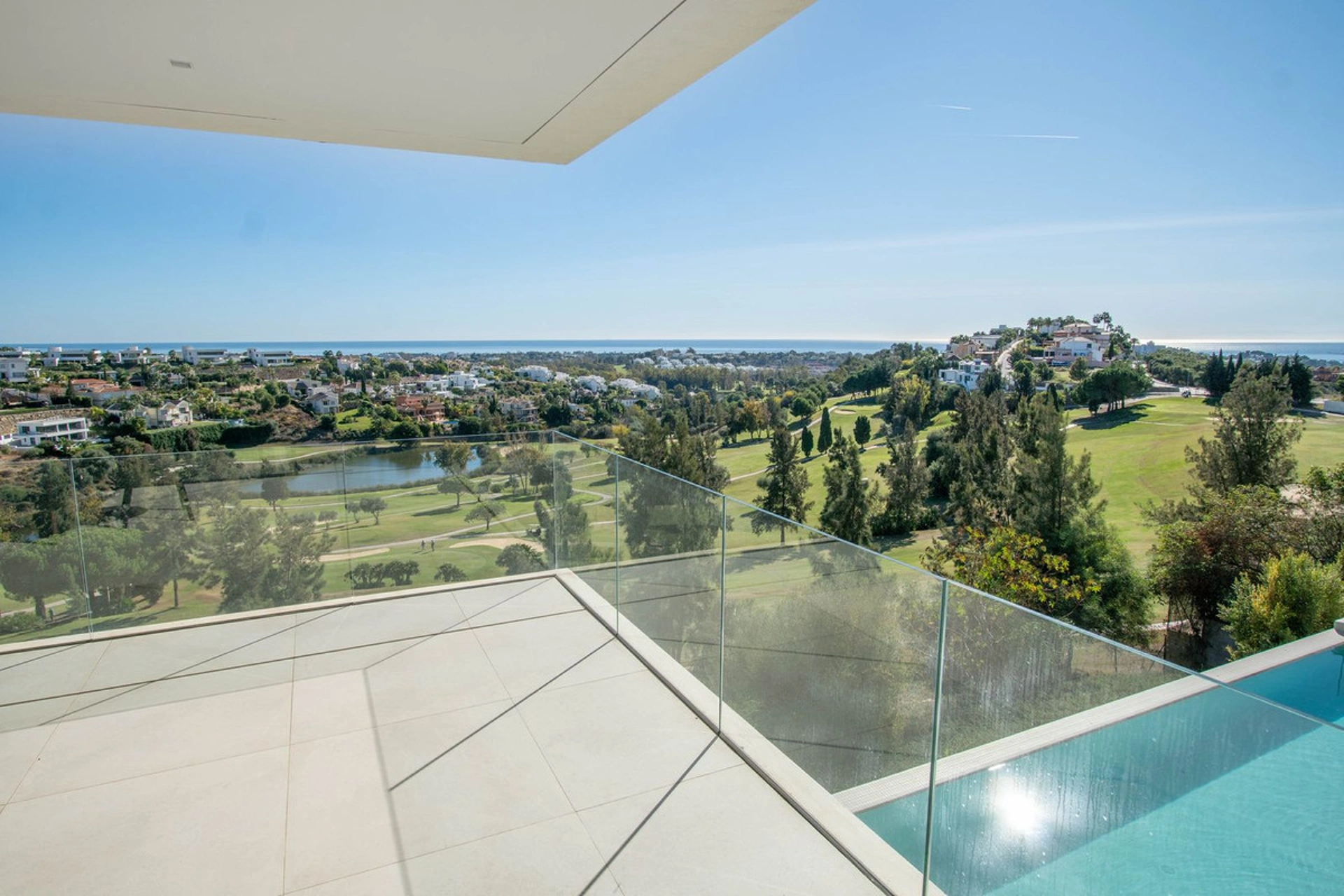 Villa for sale in Benahavis