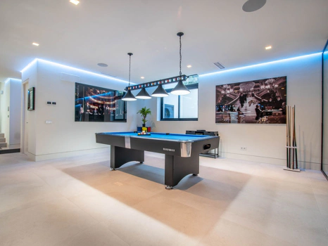 Villa for sale in Benahavis