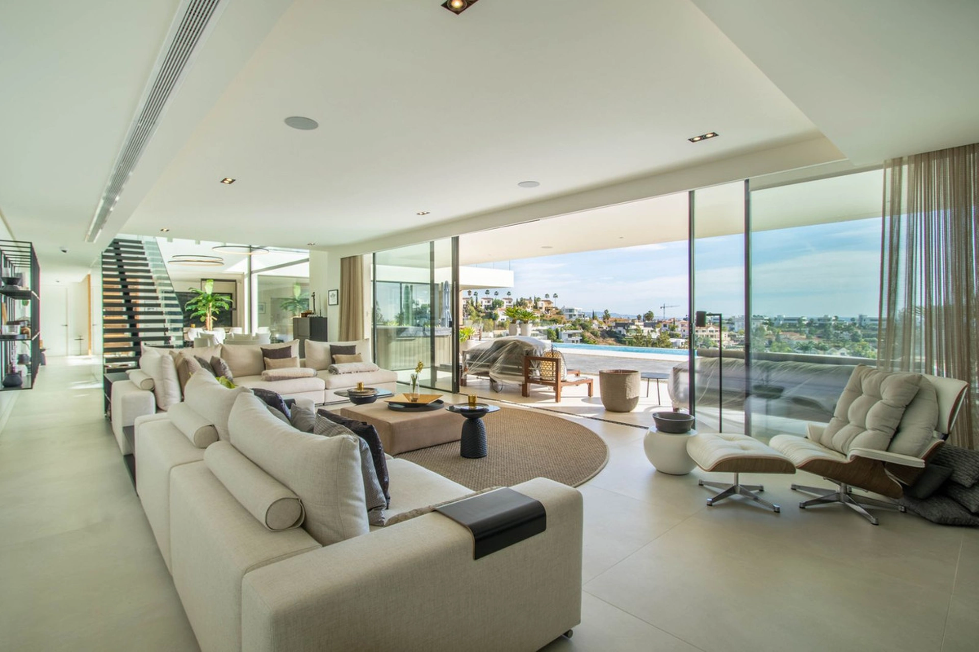 Villa for sale in Benahavis