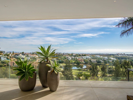 Villa for sale in Benahavis