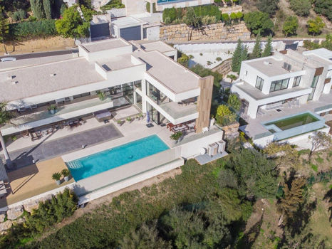 Villa for sale in Benahavis