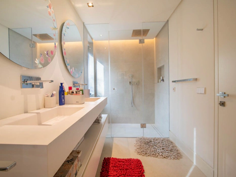 Villa for sale in Benahavis