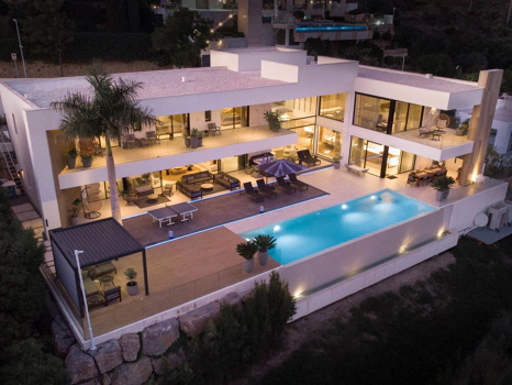 Villa for sale in Benahavis