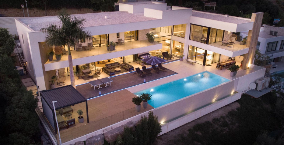 Villa for sale in Benahavis