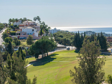 Villa for sale in Benahavis