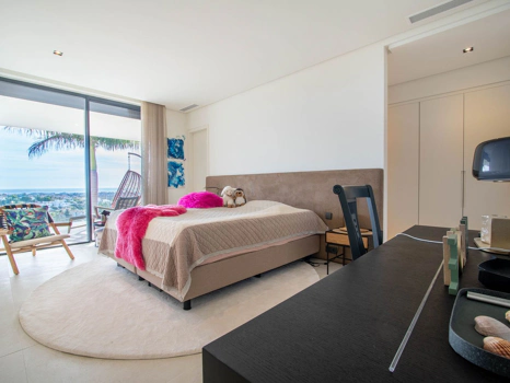 Villa for sale in Benahavis