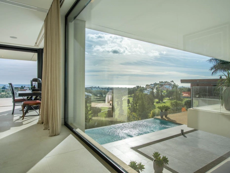Villa for sale in Benahavis