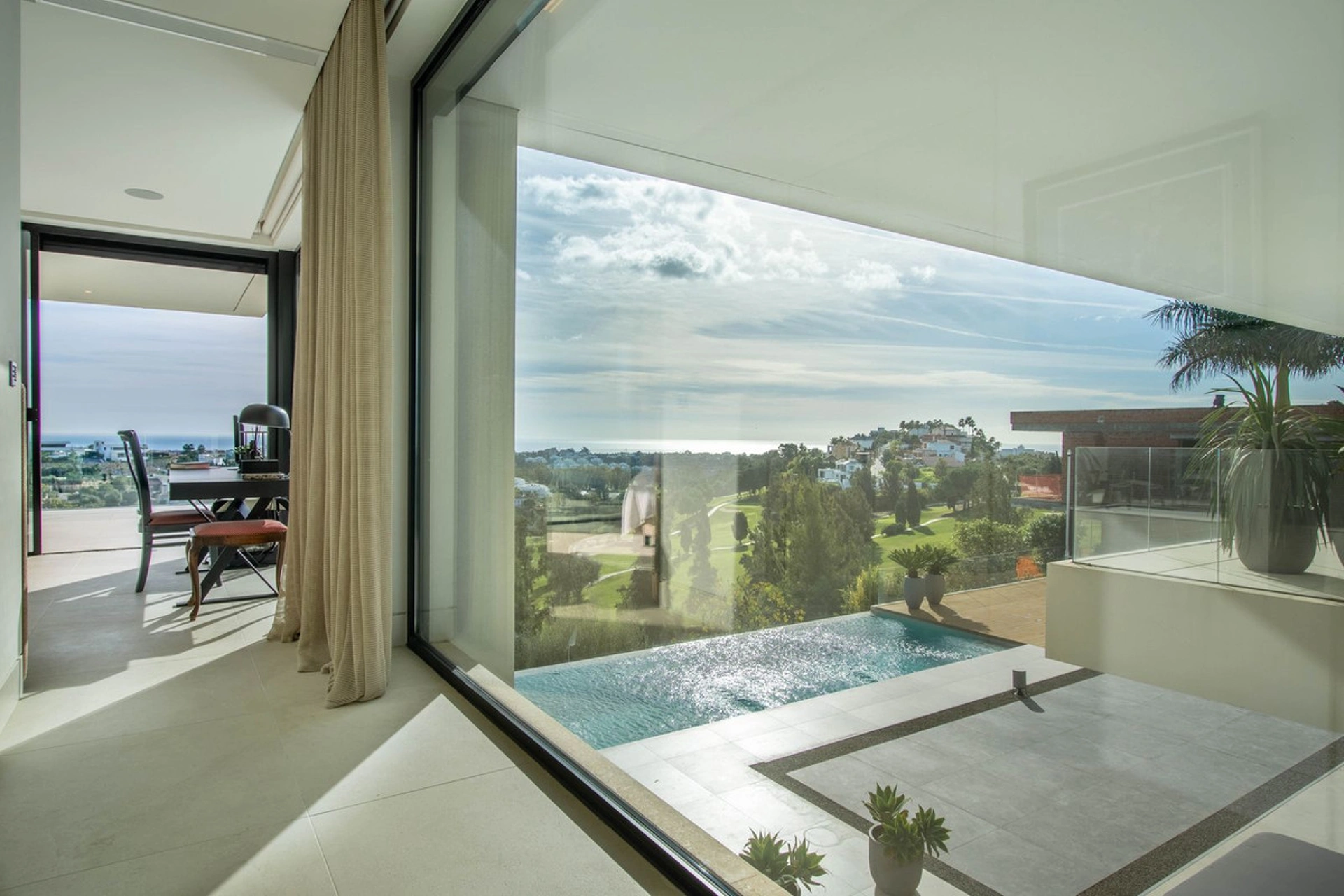 Villa for sale in Benahavis