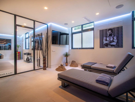 Villa for sale in Benahavis