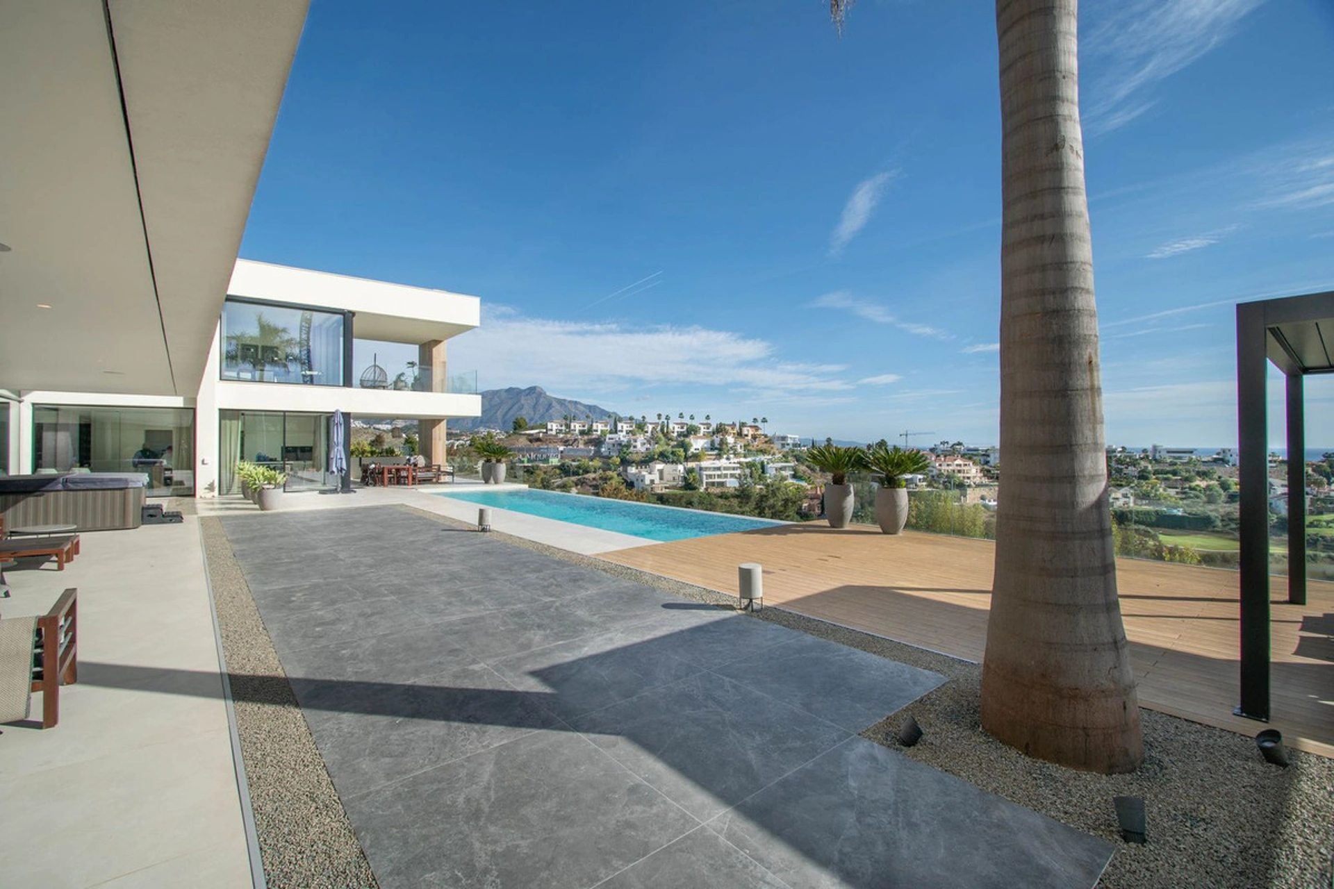Villa for sale in Benahavis