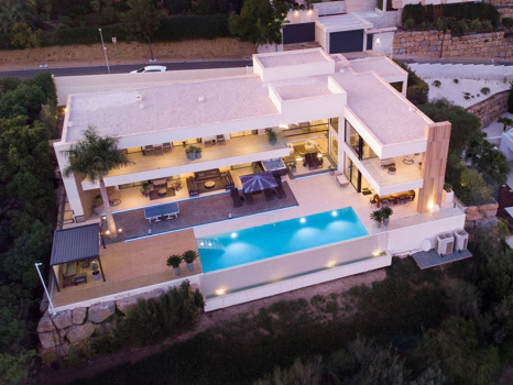 Villa for sale in Benahavis