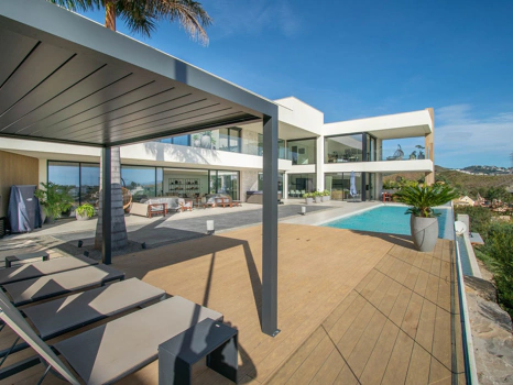 Villa for sale in Benahavis