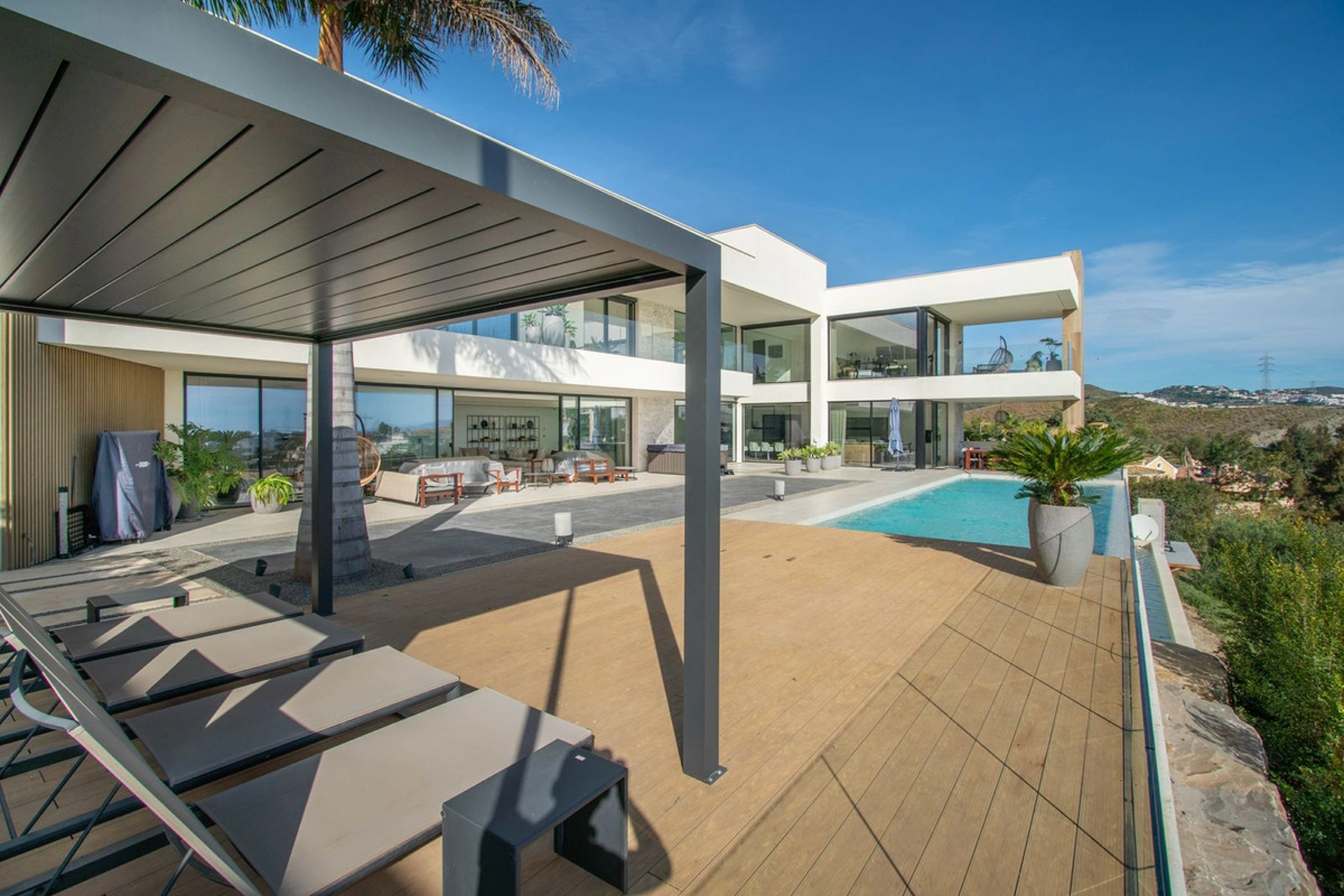 Villa for sale in Benahavis