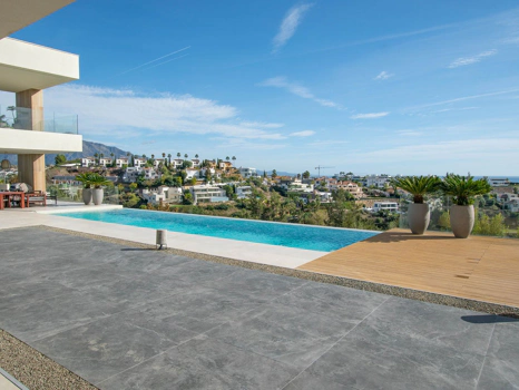 Villa for sale in Benahavis