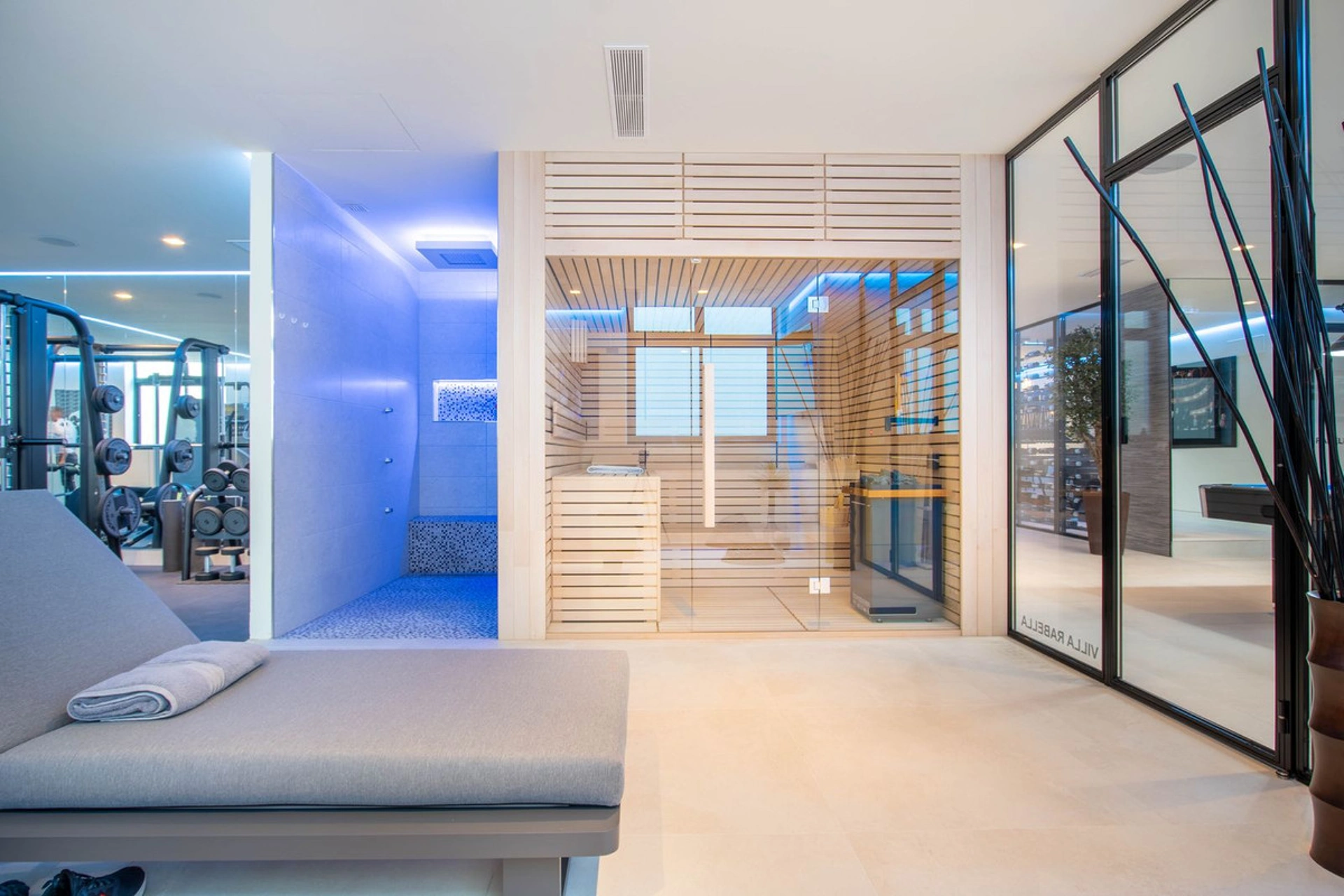 Villa for sale in Benahavis