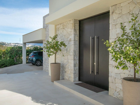 Villa for sale in Benahavis