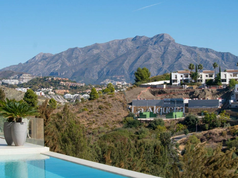 Villa for sale in Benahavis