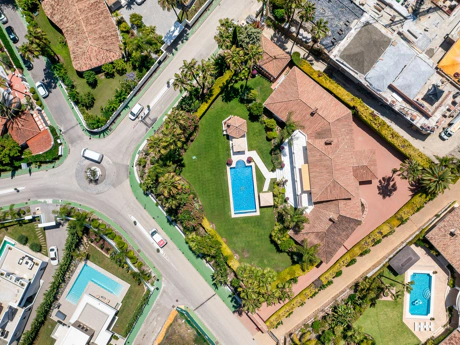 Villa en venta en Nueva Andalucia, Marbella