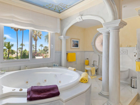 Villa en venta en Nueva Andalucia, Marbella