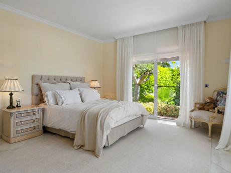 Villa en venta en Nueva Andalucia, Marbella