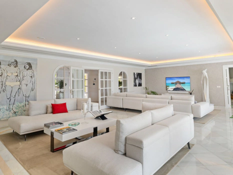 Villa en venta en Nueva Andalucia, Marbella