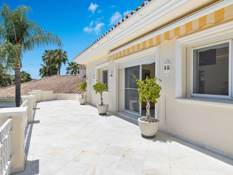 Villa en venta en Nueva Andalucia, Marbella