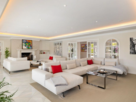 Villa en venta en Nueva Andalucia, Marbella